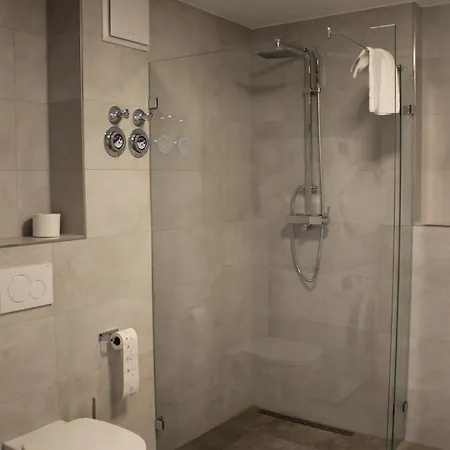 아파트 Exklusives Mit Grosser Dachterrasse 레겐스부르크
